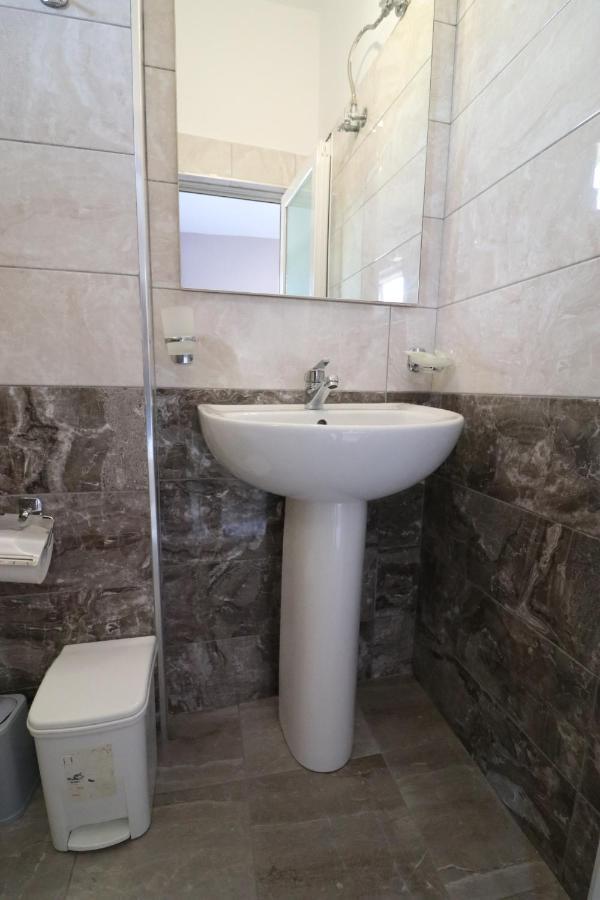 Hotel Potami Beach - Mondi Goro Himare Buitenkant foto