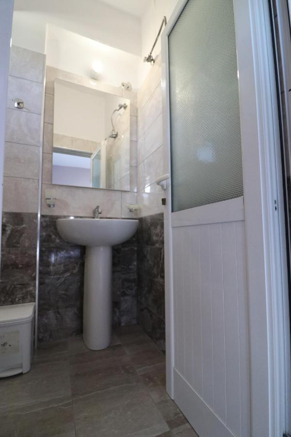 Hotel Potami Beach - Mondi Goro Himare Buitenkant foto