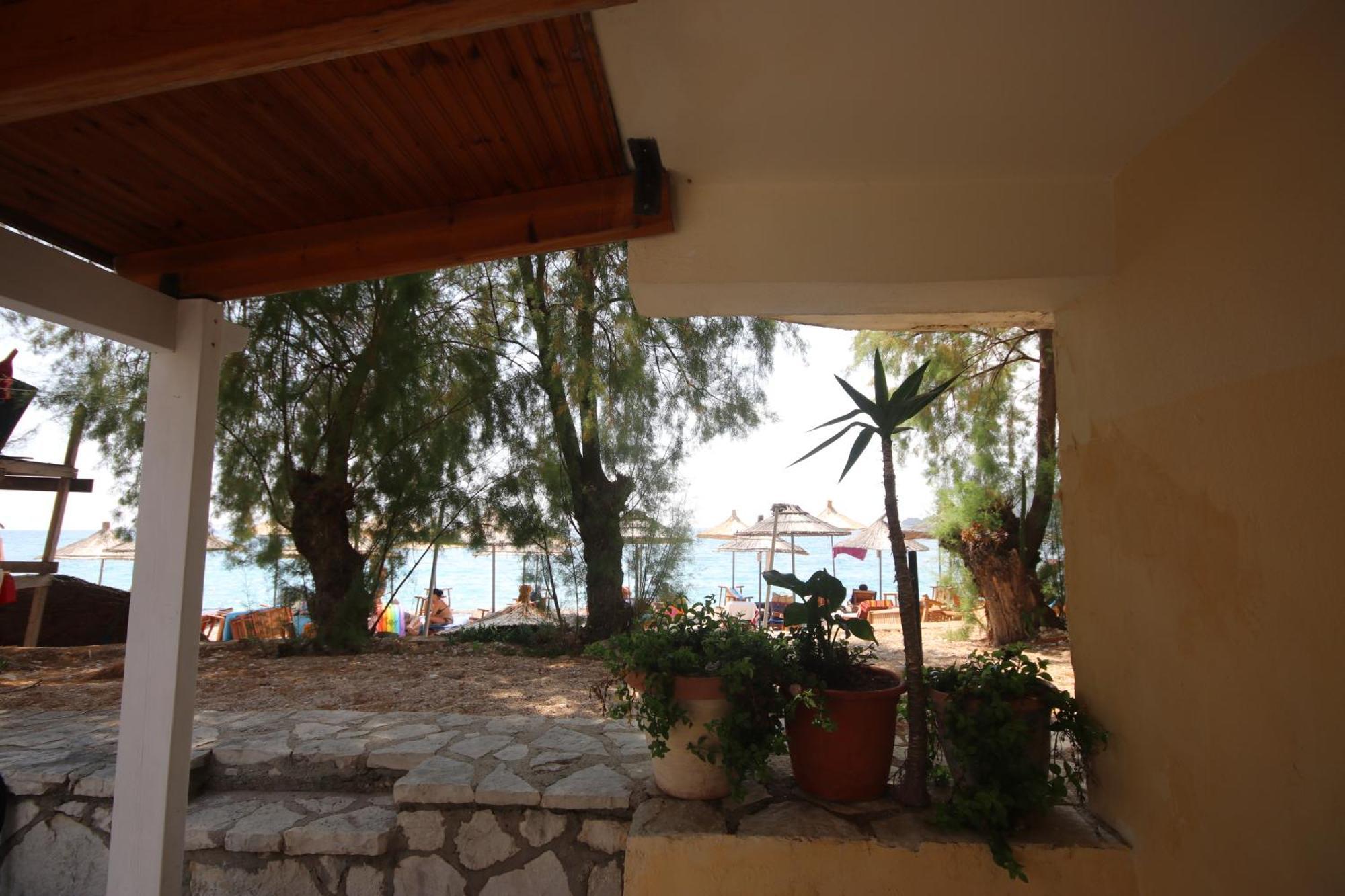 Hotel Potami Beach - Mondi Goro Himare Buitenkant foto