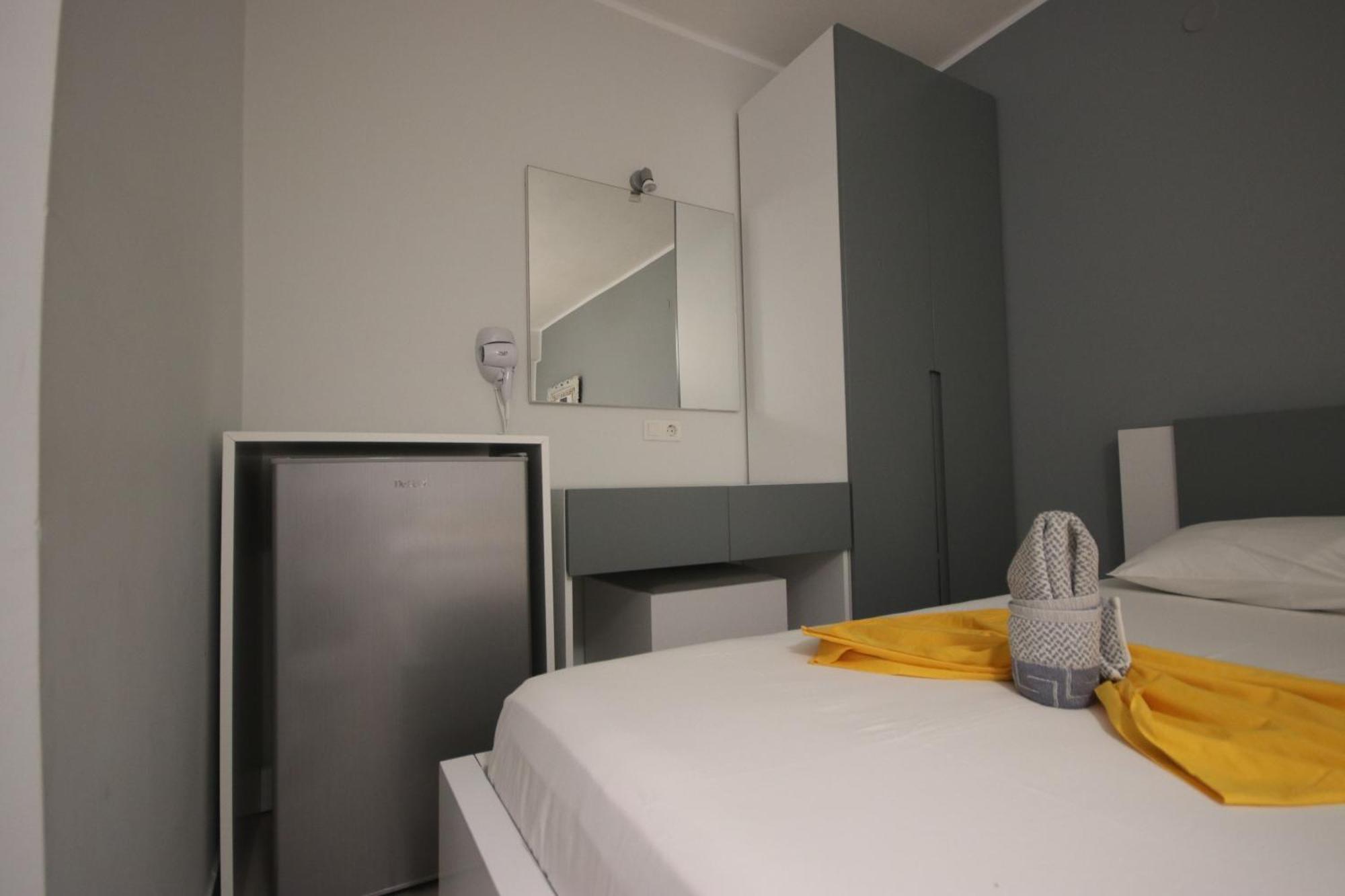 Hotel Potami Beach - Mondi Goro Himare Buitenkant foto