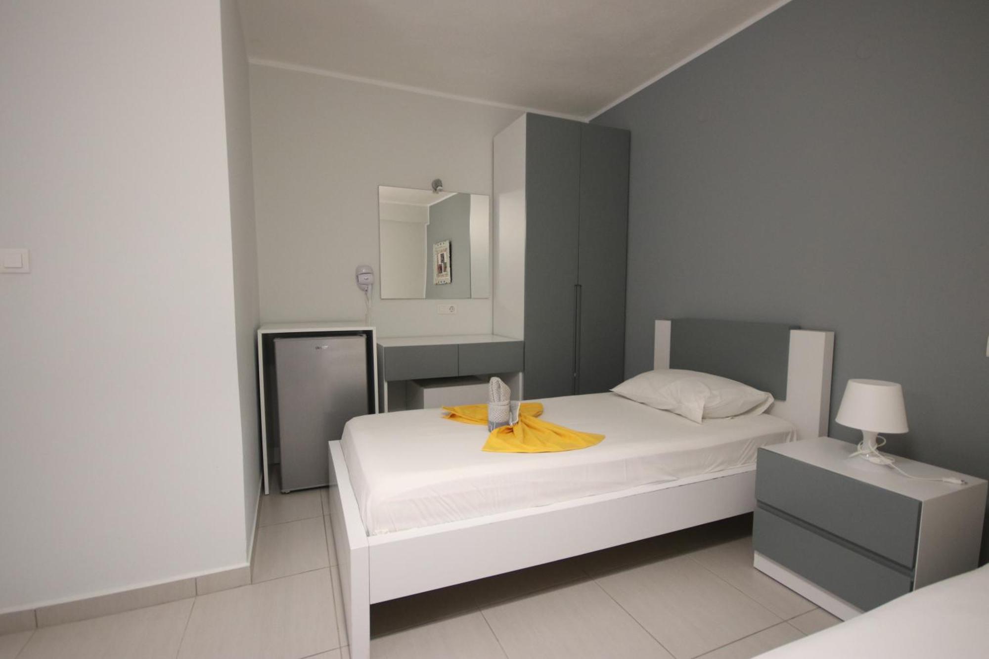 Hotel Potami Beach - Mondi Goro Himare Buitenkant foto
